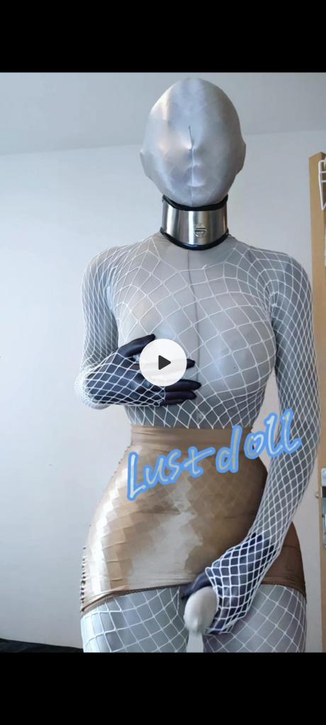 油光布多层丝袜套头 大家好这里是lust 这次lust在最里面穿了油光布zentai 这丝滑的触感确实使lust欲罢不能 沉迷在丝滑的海洋 外面套了一层灰色连身丝袜 又套上了舍宾包臀裙 lust带上了欲桃面具在外面叠穿了三层丝袜套头最后带上油光布zentai的头套 带上了标志性的项圈 [X_X]感将lust包裹 雌根也是一直坚挺着 想要释放 希望大家喜欢~ 也欢迎大家关注x：@Dream_magicdoll