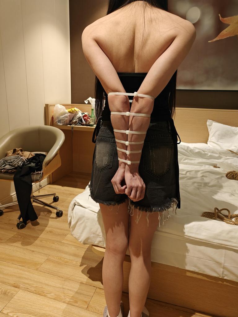 南方妹子的直臂绳艺体验番（本片没有声音） 清新靓丽的妹子 御姐风格俏皮 柔韧性好身高164体重95