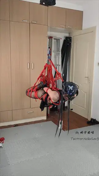 [坎喵]绝望的自缚-蔚蓝档案cos-妃咲折腿驷马悬吊+斐济杯强高地狱 哈喽，这里是坎喵，是个努力想要变可爱的男孩子~<br>上次有留言说拍一期驷马自缚悬吊 斐济杯的，这就来辣，尽量复刻了之前那次，但是不得不说这个姿势还是太难自缚了，效果比上次差了一些……我已经尽力辣！之后可能会再拍个非自缚版本的效果应该会好一些x<br>角色依旧是妃咲（我真的太爱妃咲了0v0）<br>前45分钟为自缚过程<br>网盘传源文件会挂，所以传了压缩包，如果可以尽量用林子的保管库下载吧<br>另外推特(或者叫X）和林子同名，ID @NekoSao3，欢迎关注~<br>随缘接自缚类定拍，有需求的客官可以林子站内信或推特私信联系~<br><span style='color:#b0b0b0;'>[隐藏文字，购买后可见]</span>