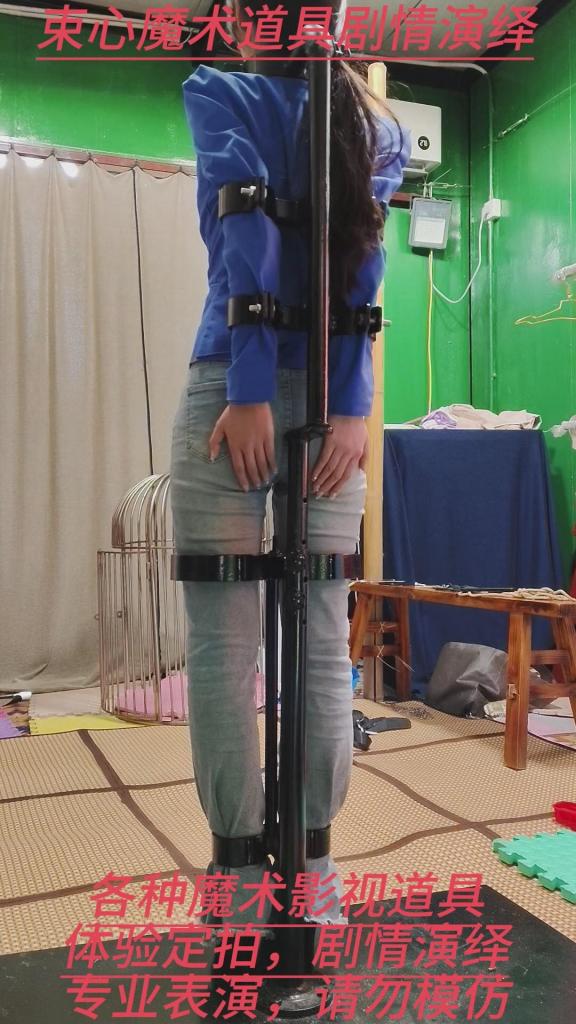 小雨站立架强制站立，一会就坚持不住了，金属鸟笼逃脱游戏，简单剧情 束心魔术道具工作室，小雨站立架强制站立，一会就坚持不住了，金属鸟笼逃脱游戏，简单剧情，唯美风格，本工作室摄影技术和剧情拍摄相对一般，无法和专业的摄影师相比，购买本工作室视频请知悉本工作室拍摄的视频短剧内容也许并不专业，本工作室各种古代道具断头台，古装捆绑剧情游戏，金属，木质道具，枷锁，金属站立枷，魔术木笼囚笼拘束架道具审xun椅，各种拷镣等魔术笼子等道具，本工作室秉持，绿色，健康，唯美，解压，为原则，可以体验定拍.            妖狐吧定拍 ，女生加入本工作室  （本工作室只收女生，只收女生，只收女生，很多男生cd问收不收的，我将不再回复！）         qq：3329311459              骗子勿扰，事多者勿扰！！！