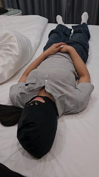 《小黑原创》胶带包头[X_X]玩弄大胸妹，[X_X]，她主动让用胶带把手绑上。 《小黑原创》胶带包头[X_X]玩弄大胸妹，[X_X]，她主动让用胶带把手绑上。