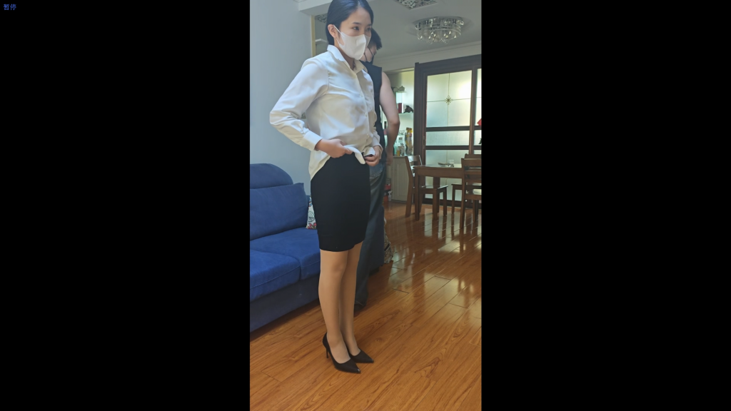 【墨色】【剧情】迟迟女经理被报复捆绑玩弄 预告 感谢老板定拍，微剧情片子。本部为前面服装和捆绑姿势展示，也可以当作预告，过程有真实聊天，底价出售，对正装女经理题材感兴趣的老板可以先买来看是否合心意。<br>剧情介绍：迟迟是一家公司女经理，有一天因为训斥了男下属被捆绑报复玩弄。<br>服装：衬衫，包臀裙，肉色丝袜，8厘米高跟鞋。<br>定拍qq:1986240509 五一最后一天定拍额外优惠，打折 赠送，欢迎各位老板咨询。<br>新模迟迟 蛋糕定拍特价，全天候接单~
