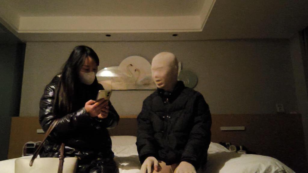 穿zentai按摩 在酒店穿着zentai，戴着口球，叫了一个按摩小姐姐，刺激又兴奋，嘿嘿，期待下一次