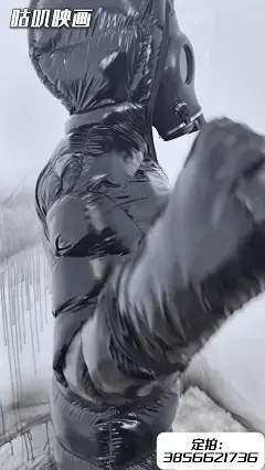 【咕叽映画】《羽绒服堆叠逃脱游戏 001》 羽绒服、皮带、逃脱游戏、五小时束缚逃脱、踩、高跟靴、呼吸游戏、拘束放置 羽绒服堆叠，承受被踹倒被踩踏被束缚。<br>带上头套，在限制呼吸的情况下，挣扎五小时。<br>从奋力挣扎到虚弱到瘫软，最终被放出来嘴唇都泡的发白了。<br><br>解压密码：TT003<br>改后缀为MP4<br><br>工作室：咕叽X促物语<br>片长：00:39:57<br>视频丝袜，内内，道具有需求可联系<br>定制产品可私信