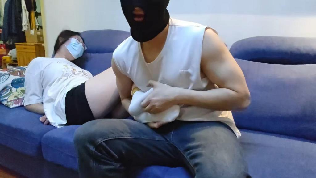 【墨色】欣欣入室tk（上） 【墨色】欣欣独自在家，被入室歹徒捆绑，玩脚挠痒，逃跑失败被抓回……保管库上传限制压缩为720P，网盘下载为1080P，请尽量用网盘下载<span style='color:#b0b0b0;'>[隐藏文字，购买后可见]</span>