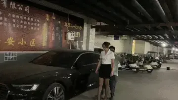 【山鬼工作室】银行职员夏可，遭人报复迷晕走绳。 【山鬼工作室】救命钱取钱被拒，生恨尾随夏可地库迷晕绑架到山上废墟，吊起来拿鞭子抽，解恨，拳头使劲捶打，不把夏可当人对待，走绳。十厘米一个绳结好不刺激，夏可哭着求放过，现实却是地狱般折磨。解压密码sg456。【山鬼工作室】面向全国爱好者开放，本店提供绳艺捆绑模特服务，体验女绳师捆绑服务，体验长时间囚禁服务，绳艺教学培训，绳艺交流会，场地出租，专业麻绳销售，原创视频套图销售，作品私人订制，模特原味丝袜出售等，另外本店招募同好合作伙伴。微信:15670557280(司瑶）QQ:1077384455（司瑶）