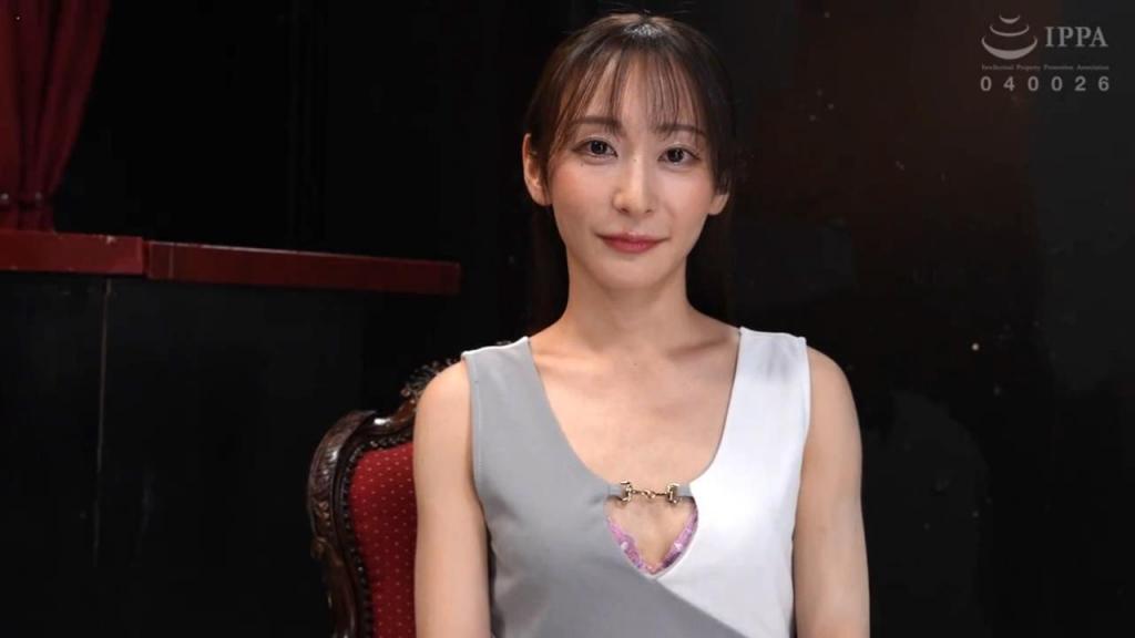 喉姦×乳首姦エステティシャン 足立友梨 女主在一家美容院工作，平日里非常注重自己的外表，兼具美貌与优雅，散发着成熟的魅力。<br>然而，她却被恶毒的老板欺骗、囚禁并遭受虐待，喉咙和[X_X]被彻底蹂躏。老板给她准备了浴池水邢、深喉酷刑，起初还强烈反抗的女主，经过了无数高强度的训练后，逐渐变得顺从，彻底堕落。<br>高颜值女主 高强度深喉调教训练，虐口/虐喉强度非常高，是近期相似题材中质量较高的一部作品<br>番号：<span style='color:#b0b0b0;'>[隐藏文字，购买后可见]</span>