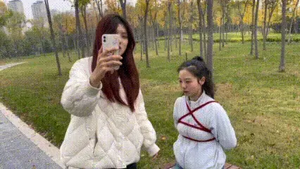 公园直播 捆绑 让被绑者丢人现眼 路人异样的眼光观看心理激动刺激[新人】 公园直播 捆绑 掐脖子刺激 丢死人了，老公的背叛闺蜜的背叛，让我失去理智，才把她绑到公园里，剧情碟中谍，让被绑者丢人现眼 路人异样的眼光观看心理激动刺激，  本工作室提供绳艺捆绑模特服务、室外定拍，室内定拍，体验女绳师捆绑服务、体验长时间囚禁服务、绳艺教学培训、专业麻绳销售、作品私人定制、模特原味丝袜出售等，另外本店招募同好合作伙伴。定拍约拍。v:a156185529 注明来意  不闲聊  <br><br>QQ 156185529注明来意  不闲聊<br><br>解压密码168168