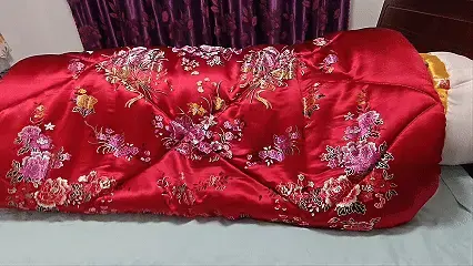30斤棉被包裹 冬天到了.女王的厚厚的棉被也都用上了..可怜的小奴....