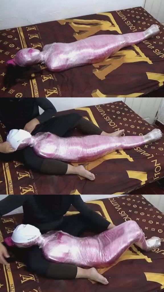 [POV] Main Scene Of RandyMummify RM126 A beautiful girl with a height of 150cm wearing a swimsuit wrapped in pink leggings and then wrapped in layers of plastic so that her body can't move. After this girl's body was powerless, this girl's face was covered with a swimcap so that this girl could not breathe
