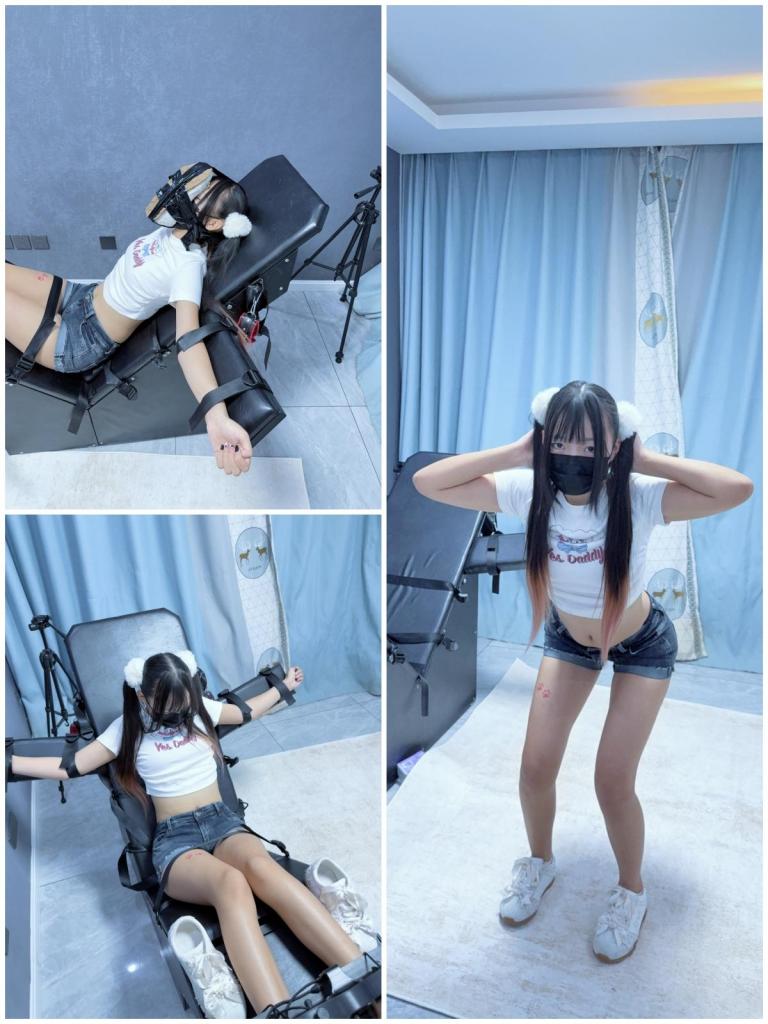 【咕咕0920】兼职少女试镜记录（上）-扎马步抚摸、重刑床TK、鞭打、 虐腹、气味责、鞋袜气味呼控 合集9承上启下的收官精品作！分上下两部！内容颇多，入股不亏。请看详细简介~（时间目录在后面）<br>少女来工作室表示想要面试视频模特。面试对白中，因为妹子还在上学，所以在全职和兼职中选择了兼职，在工资期望中期望更高的工资。因为兼职的不稳定加上对高薪水的要求，只能挑战较为困难的拘束项目。因此需要试镜测试。<br>测试1：耐受度、意志力——扎马步姿势保持（tk.抚摸）<br>命令妹子扎马步、双手抱头。对妹子进行全身抚摸 轻度挠痒。期间要求妹子保持姿势不许动。<br>测试结果：初次测试失败总是动，在第二次测试中靠意志力勉强保持姿势。（事后大腿因为马步酸痛了一阵子）<br>测试2：重刑床综合痛苦挑战（抚摸、tk、打肚子、羞耻气味责等）<br>第一阶段测试勉强通过，现在需要测试妹子承受辛苦的限度是否达标。<br>把妹子拘束在足枷重刑床上，鞋子摆放在足枷附近，进行简单的挠痒，并且用小红抽打脚底和大腿。在咨询妹子可否打一下肚子并获得同意后用拳头打了几下小腹。后面突发奇想，用胶带把鞋子扣在妹子口鼻处固定好，一段时间气味责后，拿出热缩袋，套在妹子扣着鞋的脸上进行呼控窒息。同时重复抚摸、鞭打、tk。值得一提的是后续剪辑视频中发现妹子在呼吸限制中居然湿了，一直在夹腿，事后和我说意识有点模糊但是很舒服....<br>测试三（预告）：在下部作品中，妹子将挑战两次超痛苦的极限驷马！绑到头晕想吐那种！同时还有原味堵嘴、鞋袜羞耻等内容哦~<br>-----------------------------------------------------<br>服装：双马尾、紧身露脐短袖、超短裤、小白袜、休闲鞋<br>----------------------------<br>目录：<br>本作为双机位拍摄！全长42分30秒，其中4分钟为免费赠送的下部预告，13分钟为机位2多角度花絮，其余为记录机位一镜到底版。<br>TK强度中等，比较痒刑系列更轻。<br>鞭打强度中等，留红印无血痕<br>呼控强度中上，略微失神，但未到虐待级别。<br>气味责强度？鞋子堵脸上<br>是一部多元化、多玩法作品，但是单一项目都未到极端——后续会出极限系列。<br>-------------------------<br><span style='color:#b0b0b0;'>[隐藏文字，购买后可见]</span><br>定拍、模特体验QQ3135427957<br><br><br><br>