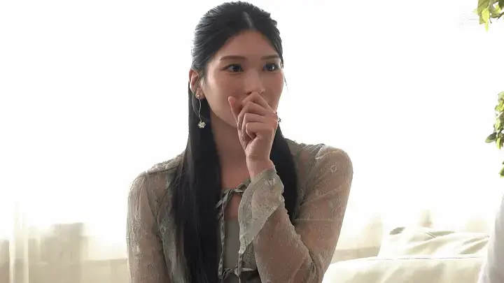 キモデブしか愛せない高学歴お嬢様に惚れられた中年の俺 散らかり放題の汚部屋で無垢な女の性感開発に没頭した 本庄鈴 親に組まれた縁談で、もうすぐ結婚を控えている良家の高学歴お嬢様の鈴。ある日、婚約者との食事後によっ払いに絡まれる鈴を、通りがかりの中年男性が助ける。そのタカシに惹かれた鈴は、実は中年キモデブしか愛せなかったのだ。タカシの汚部屋に墨付き、セックス三昧の同棲生活が始まった。<br>番号：<span style='color:#b0b0b0;'>[隐藏文字，购买后可见]</span>