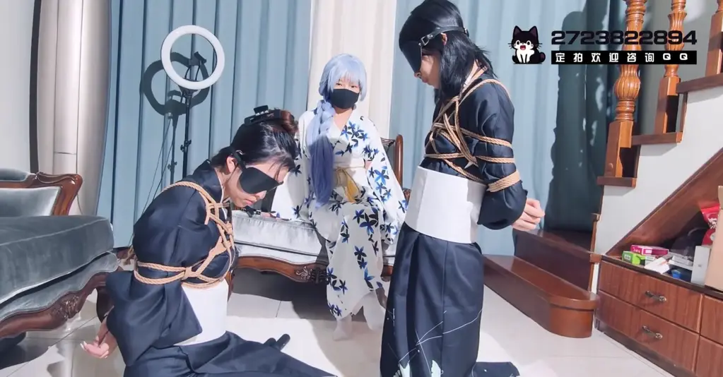 【BadCat】【妙妙大小姐调教两个和服侍女 雪儿咲希 卑微受罚】【咲希X妙妙X雪儿】【捆绑 紧缚 双人口球 揉熊】 大家好，我们是BadCat工作室。求关注 求关注！！！<br><br>【最新资讯】<br>鞍山附近地区 招聘绳艺模特（急招）也欢迎女生过来体验 本工作室女生体验免费！<br><br>雪宝日记目前已经到达鞍山 附近想约绳子的小伙伴 欢迎联系 （最后一天）<br>咲希目前已经恢复拍摄  175身高 大长腿 职业模特 学过播音舞蹈 热爱cos 和二次元 喜欢她的小伙伴 赶快来找她定拍吧！<br><br>目前其他平台的盗版视频日益猖獗 我们这个小作坊还是希望大家能够多多支持！<br>BADCAT 工作室专用QQ 2723822894<br>业务咨询 线下体验等事务 欢迎加他<br>个人VX 从即日起 增收门槛 主要是近期一些其他平台的乱七八糟的素质低下的人来加V 本喵实在不想再接待了<br><br>PS:工作室定拍收取的订金 一旦收取 没有特殊原因是不予退还的 这里必须说清楚 望各位定拍的粉丝知晓<br>定金的目的就是约束双方履行承诺的 如果真的因为后续原因 客户资金不足或其他原因 那只能按客户跑单计算<br>如因本工作室原因 会予以部分补偿 或全额退款 <br><br>【模特信息】<br>本工作室模特目前：咲希 CC（只接女S的单子） 小雨 雅楠 本喵 雪儿 都可接受定拍！有需求的宝宝可以联系我们！<br>感谢大家的支持<br><br>【工作室推特】@surelovemeng 工作室X刚刚成立 喜欢的宝宝欢迎关注！！<br><br>【关于本作】（解压密码：badcat）<br>本次定拍来自于金主的赞助 这位粉丝很喜欢和服 所以这次安排的剧情是本喵穿着和服调教两个侍女 咲希饰演的是我的跟班侍女 而雪儿则是犯错的跪侍的侍女 平时雪儿姐姐都是一副女S的感觉 这次扮演犯错的侍女 任本喵欺负 说真的这次算是狠狠的过了一次当女主的瘾 本次的剧情大概就是 雪儿犯错 被罚跪在大小姐脚下 大小姐带着侍女一起惩罚雪儿 期间两人一起对雪儿又是揉熊又是按摩棒 搞得雪儿娇喘不断 之后大小姐想去休息会 结果发现咲希竟然私下里和雪儿达成了交易 帮雪儿把镣铐打开了 这下大小姐真的不高兴了 把两人日式捆好 一顿欺负 之后又用双人口球 把两人连在一起 听着两人的娇喘 本喵简直是太舒服了 这是最舒服的一次定拍 hhh<br><br>【关于定拍】<br>我们这个工作室是一个新成立的小作坊，拍摄的都是一些清水擦边的作品。目前工作室就我和我闺蜜以及我的表哥。最低600就可以订拍！同时也欢迎大家赞助服装！<br>另外工作室紧缺cos服，有想看cos捆绑的可以尽情赞助，可享受部分优惠。随着工作室的逐渐步入正轨，这种福利就快要到期了，到期后，赞助服装将不再享受优惠，望周知！<br>本工作室不接各种大尺度或者裸露的定拍，不露脸，只是因为爱好并且想分享出来赚点零花钱而已，那些想歪的和喜欢大尺度的就不用联系我了！<br>最后有什么有趣的玩法剧情或者想让本喵穿的衣服也可以联系我们哟！<br><br>【关于体验】<br>有经济实力的再  ！！！！<br>大概流程和之前的视频大概一致，可以以那个作为参考！玩法可以商量，但是不要提什么裸露哪里的，这是线下体验，不是别的！还有地区太远想考虑下的什么的也请想清楚能不能来，再联系我！<br>玩这个纯粹因为个人爱好，不想涉及黄X之类的东西，健康紧缚为主。最近也总是接到询问价格之类的问题，这里统一回复一下，想线下约绳子的，必须要能接受我和我表哥一起的，如果不能接受，也就不用相互打扰了。然后太重口的也免开尊口！<br>线下体验五张起，如果没有一定的经济实力，或者路途太远以及过很久之后才来的那种，也可以不用加我啦！本来线下体验就是有一定的危险，我一个刚毕业的大学生，自己出去确实不安全，所以希望大家也能理解一下。<br>我和雪宝两个人也在努力学习绳子，如果辽宁附近的姐妹想一起拍视频或者约绳子，这边还是十分欢迎的！像这种视频之类的本来就属于小众圈子，希望大家都能购买正版渠道，不要未经允许私自传播。<br><br>【关于招聘】<br>女生优先！！姐妹优先！！本喵特别想认识辽宁鞍山附近的女生一起玩绳子！寒假正好！！到底有没有鞍山附近能一起玩的姐妹呀！！特别需求！！！<br>其次是伪娘，伪娘这边应聘绳模是没有工资的，但如果相貌身材优秀的话，是可以长期互勉拍摄的，能接受的联系我！不能的话就免开尊口啦！我和我雪宝最近也在努力练习绳子，如果有优质伪娘也可以长期给我们当练手的模特，现在紧缺，可能会找两到三个长期稳定的一起合作，名额有限，有意者请赶紧联系！<br><br>【写在最后】<br>【BadCat专用麻绳】也上线了哦，品质绝对过关，现在和之后的视频我们也会用自己生产的麻绳来进行，有需要的朋友欢迎联系我们。后续我们也会逐步开发各种道具，希望各位能够多多捧场。<br>【BadCat原味丝袜】最近天气越来越热，家里存了一批没来得及洗的丝袜，黑丝白丝肉丝都有，包括视频里和塞嘴里的，有需要的朋友也可以联系我们，加好友时留言妖狐吧原味，可享原味包邮服务，每人限一次哦！<br>联系方式统一加QQ：2723822894  仅限业务咨询 想加VX的需要门槛  闲聊勿扰！重申一遍，闲聊勿扰哦！聊那些颜色内容还有发奇怪照片的朋友们，就不要浪费彼此的时间了，谢谢大家，我们下部片子见！