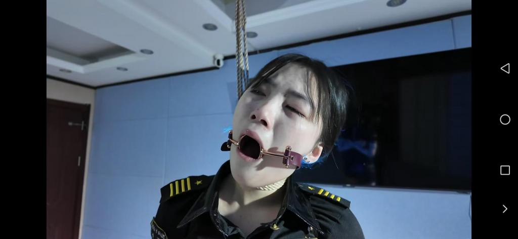《王贝贝五花紧缚吊脖子》 高价定拍,模特五花紧缚，黑丝高跟，脚尖点地，吊起脖子，痛苦难耐，却因压舌扣环无法言表，最后还被脱掉高跟鞋，全身颤抖，口水乱飞，下巴脱臼，模特万分辛苦，大家支持一下。<br><span style='color:#b0b0b0;'>[隐藏文字，购买后可见]</span>