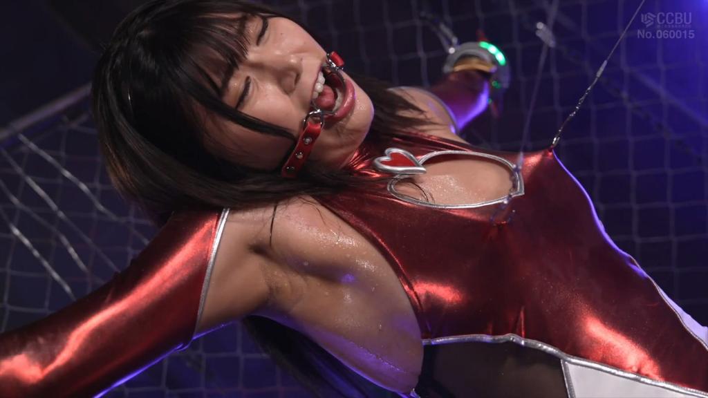 【G1】愛の戦士コスプレイダーR 無限地獄の果て 拥有纯真之心、以满溢的正义感为爱而战是她的信条。为了人们的幸福而与邪恶作战的美少女战士Cosplaydear·弥生拉米。在击退魔之组织Devil Grow的怪人、守护城镇的Cosplaydear面前，操纵时间的怪人时钟Grow出现了。战斗中被停止时间并遭到攻击，毫无自觉之间发育成熟的肉体遍体鳞伤、被彻底击垮。随后她发现自己的乳房与阴核已被刺入钩针，被钢丝拉扯牵引。而极致的施虐狂潮正加速袭来！鞭子如雨点般落下，紧绷汗湿的身体逐渐被邪恶侵蚀、彻底沦陷。伴随着Cosplaydear凄厉的哀嚎，她在喷涌出大量高潮潮吹的同时，精神与肉体彻底崩溃。她多次气绝身亡，却被Grow用时间倒流的方式反复复活，永无止境的地狱持续轮回…！[BAD END]<br>純真な心を持ち、溢れる正義感で愛のために戦うがモットー。人々の幸福のために悪と戦う美少女戦士コスプレイダー・弥生ラミー。 魔の組織デビルグロウの怪人を倒し町を守るコスプレイダーの前に時を操る怪人時計グロウが現れる。戦闘中に時を止められ攻撃され無自覚のまま発育した肉体は傷つき打ちのめされる。そして気が付くと乳房と陰核に針のフックが刺さりワイヤーで引っ張られる。そして究極のサディスムは加速していく！鞭で滅多打ちにされ、ピチピチの汗ばんだ身体は悪に蝕まれ陥落されていく。大量のアクメ潮を吹きながらコスプレイダーの阿鼻叫喚とともに精神と肉体は崩壊していくのだった。彼女は何度も絶命するが、グロウが時を戻すことで蘇生させられ、無限の地獄が続く…！[BAD END]<br>作品番号<span style='color:#b0b0b0;'>[隐藏文字，购买后可见]</span>