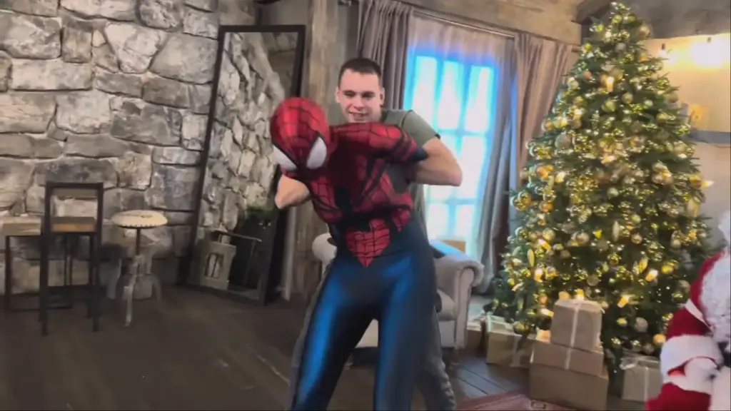 Spidergirl Christmas our superheroine spider natasha try to rescue santa 