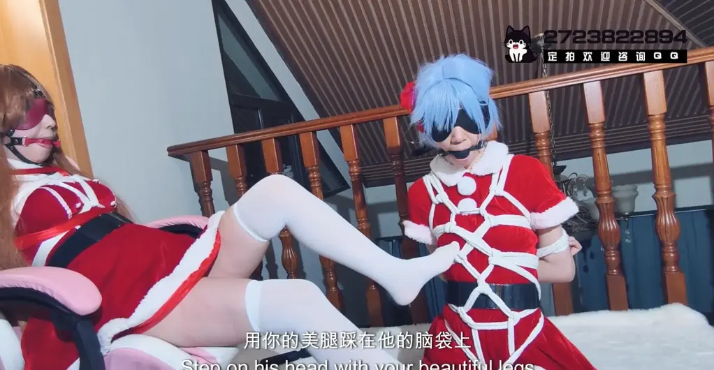 【BadCat】【明日香（妙妙）X绫波丽（咲希）】【剧情字幕】【猥琐摄影诱骗两名coser美女体验绳缚摄影 之后将两人捆绑玩弄】【迷晕 紧缚 挠痒 SP 马油袜堵嘴 蒙眼 墙高】【出售原味】 大家好，我们是BadCat工作室。求关注 求关注！！！<br><br>【最新资讯】<br>鞍山附近地区 招聘绳艺模特（急招）也欢迎女生过来体验 本工作室女生体验免费！<br><br>工作室 明年将全面升级 诚招鞍山附近想合作的绳模<br>雪儿暂时已回到天津 下个月会再有合作 想定拍雪儿的也欢迎来排单！<br>咲希目前已经恢复拍摄  175身高 大长腿 职业模特 学过播音舞蹈 热爱cos 和二次元 喜欢她的小伙伴 赶快来找她定拍吧！<br><br>目前其他平台的盗版视频日益猖獗 我们这个小作坊还是希望大家能够多多支持！<br>BADCAT 工作室专用QQ 2723822894<br>业务咨询 线下体验等事务 欢迎加他<br>个人VX 从即日起 增收门槛 主要是近期一些其他平台的乱七八糟的素质低下的人来加V 本喵实在不想再接待了<br><br>PS:工作室定拍收取的订金 一旦收取 没有特殊原因是不予退还的 这里必须说清楚 望各位定拍的粉丝知晓<br>定金的目的就是约束双方履行承诺的 如果真的因为后续原因 客户资金不足或其他原因 那只能按客户跑单计算<br>如因本工作室原因 会予以部分补偿 或全额退款 <br><br>【模特信息】<br>本工作室模特目前：咲希 CC（只接女S的单子） 小雨 雅楠 本喵 雪儿 都可接受定拍！有需求的宝宝可以联系我们！<br>感谢大家的支持<br><br>【工作室推特】@surelovemeng 工作室X刚刚成立 喜欢的宝宝欢迎关注！！<br><br>【关于本作】（解压密码：badcat）<br>本次来自于表哥的一个脑洞 表哥是个十足的EVA死忠粉 买过很多EVA的手办 当然更少不了cos服了 实话实说 工作室明日香的衣服已经有很多件了 包括战斗服 校服 以及各种联动 表哥比较喜欢明日香 在他的带动下 本喵也晋升了一名香党 正巧咲希也看过EVA 所以我们就决定拍一部 明日香和绫波丽的视频 本次的剧情大概是 本喵和咲希是两名coser 为了图省钱 于是找了一个互勉的摄影 结果在摄影师的一顿忽悠之下 决定尝试一下 绳缚摄影 谁知本喵在被捆绑好后 感觉事情渐渐的危险了起来 想赶快结束 但本喵戴着口球 无法表达意思 导致咲希觉得我是在骂她 于是她就拿起工具来调教本喵 后来摄影又在背后迷晕了她 最后我俩都被摄影捆绑了起来 被迫相互玩弄 摄影在结尾说已经录了像 不许我们报警 不然就把视频发到我们学校去 本次的演绎比之前好了很多 和咲希搭戏也越来越刘畅 尽管咲希还有很大的进步空间 但已经在慢慢调整和提升 相信大家也都看在眼里 工作室成立也快一年了 大家都在这个环境中慢慢的成长 尽管这并不是一个什么光彩的行业 但本喵还是希望能够尽自己的一份绵薄之力 让这个行业多一丝热爱 更多一份温暖吧 喜欢EVA和白丝 捆绑的可以放心入 那我们下部片子见啦！<br><br>【关于定拍】<br>我们这个工作室是一个新成立的小作坊，拍摄的都是一些清水擦边的作品。目前工作室就我和我闺蜜以及我的表哥。最低600就可以订拍！同时也欢迎大家赞助服装！<br>另外工作室紧缺cos服，有想看cos捆绑的可以尽情赞助，可享受部分优惠。随着工作室的逐渐步入正轨，这种福利就快要到期了，到期后，赞助服装将不再享受优惠，望周知！<br>本工作室不接各种大尺度或者裸露的定拍，不露脸，只是因为爱好并且想分享出来赚点零花钱而已，那些想歪的和喜欢大尺度的就不用联系我了！<br>最后有什么有趣的玩法剧情或者想让本喵穿的衣服也可以联系我们哟！<br><br>【关于体验】<br>有经济实力的再  ！！！！<br>大概流程和之前的视频大概一致，可以以那个作为参考！玩法可以商量，但是不要提什么裸露哪里的，这是线下体验，不是别的！还有地区太远想考虑下的什么的也请想清楚能不能来，再联系我！<br>玩这个纯粹因为个人爱好，不想涉及黄X之类的东西，健康紧缚为主。最近也总是接到询问价格之类的问题，这里统一回复一下，想线下约绳子的，必须要能接受我和我表哥一起的，如果不能接受，也就不用相互打扰了。然后太重口的也免开尊口！<br>线下体验五张起，如果没有一定的经济实力，或者路途太远以及过很久之后才来的那种，也可以不用加我啦！本来线下体验就是有一定的危险，我一个刚毕业的大学生，自己出去确实不安全，所以希望大家也能理解一下。<br>我和雪宝两个人也在努力学习绳子，如果辽宁附近的姐妹想一起拍视频或者约绳子，这边还是十分欢迎的！像这种视频之类的本来就属于小众圈子，希望大家都能购买正版渠道，不要未经允许私自传播。<br><br>【关于招聘】<br>女生优先！！姐妹优先！！本喵特别想认识辽宁鞍山附近的女生一起玩绳子！寒假正好！！到底有没有鞍山附近能一起玩的姐妹呀！！特别需求！！！<br>其次是伪娘，伪娘这边应聘绳模是没有工资的，但如果相貌身材优秀的话，是可以长期互勉拍摄的，能接受的联系我！不能的话就免开尊口啦！我和我雪宝最近也在努力练习绳子，如果有优质伪娘也可以长期给我们当练手的模特，现在紧缺，可能会找两到三个长期稳定的一起合作，名额有限，有意者请赶紧联系！<br><br>【写在最后】<br>【BadCat专用麻绳】也上线了哦，品质绝对过关，现在和之后的视频我们也会用自己生产的麻绳来进行，有需要的朋友欢迎联系我们。后续我们也会逐步开发各种道具，希望各位能够多多捧场。<br>【BadCat原味丝袜】最近天气越来越冷，家里存了一批没来得及洗的丝袜，黑丝白丝肉丝都有，包括视频里和塞嘴里的，有需要的朋友也可以联系我们，加好友时留言妖狐吧原味，可享原味包邮服务，每人限一次哦！<br>联系方式统一加QQ：2723822894  仅限业务咨询 想加VX的需要门槛  闲聊勿扰！重申一遍，闲聊勿扰哦！聊那些颜色内容还有发奇怪照片的朋友们，就不要浪费彼此的时间了，谢谢大家，我们下部片子见！