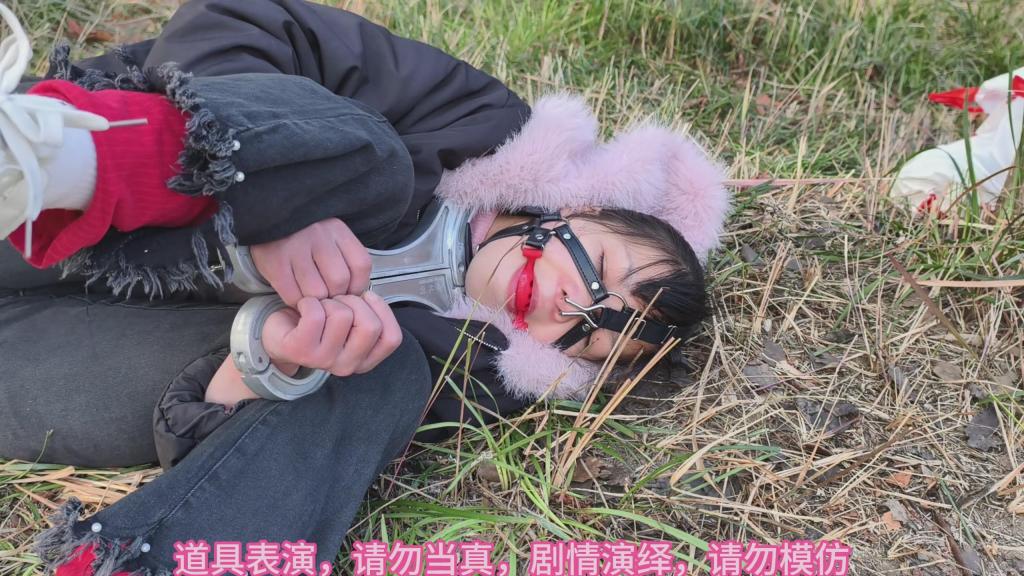 大星游乐场旁边小树林，颈手枷固定放置，马具口球，鼻勾 束心魔术道具工作室，大星游乐场旁边小树林，颈手枷固定放置，马具口球，鼻勾，唯美风格，本工作室摄影技术和剧情拍摄相对一般，无法和专业的摄影师相比，购买本工作室视频请知悉本工作室拍摄的视频短剧内容也许并不专业，本工作室各种古代道具断头台，古装捆绑剧情游戏，金属，木质道具，枷锁，金属站立枷，魔术木笼囚笼拘束架道具审xun椅，各种拷镣等魔术笼子等道具，本工作室秉持，绿色，健康，唯美，解压，为原则，可以体验定拍.            妖狐吧定拍 ，女生加入本工作室  （本工作室只收女生，只收女生，只收女生，很多男生cd问收不收的，我将不再回复！）         qq：3329311459              骗子勿扰，事多者勿扰！！！