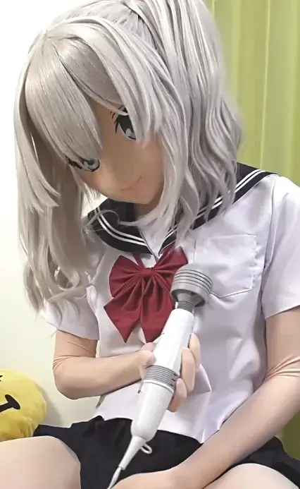 042_ふたなり 疑似ペニス 電マオナニー 这次入替的是最新的名叫kashima的白发女高kigurumi头壳面具，身着全包紧身衣和下身的黑色微透明内裤，全身是经典水手服和黑色短裙，黑色胖次下的硅胶假阳具。从色气的眼神中能看出扶他JK姐姐这次是什么玩法吗？就算是假的但仍旧有震动强度，同样太敏感了，射精太快了......<br>The replacement this time is the latest white haired woman named Kashima, wearing a full body tight zentai fitting suit and black slightly transparent underwear. She is dressed in a classic sailor suit, a black short skirt, and a silicone rubber latex dildo with a black fat bottom. Can you tell from the lecherous gaze what futanari JK sister is going to play this time? Even if it's fake, there is still vibration intensity, it's still too sensitive, ejaculation is too fast .....<br>今回入替したのは、最新のkashimaという白髪の女性、女子高生の着ぐるみ頭殻マスクで、全身がクラシックなセーラー服で、下は黒のスカートで、黒の太った次のシリコンゴムの偽陽具を着ていた。JK姉さんが今度何をするのか、色気のある目つきでわかりますか？偽物でも振動強度があり、同様に敏感すぎて射精が速すぎる。.....<br><br>ディルド装着による疑似ふたなりです。这是假阳具安装的假拳头。It is a false fist by the dildo installation.<br><span style='color:#b0b0b0;'>[隐藏文字，购买后可见]</span>