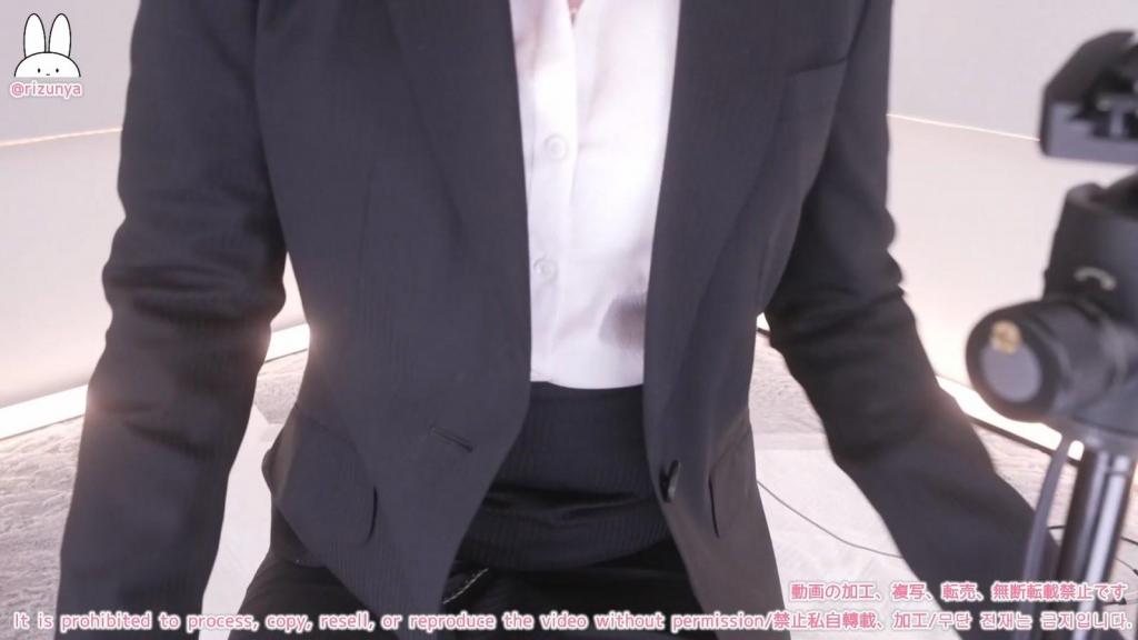 【実写コスプレASMR】クチュクチュ♡えっっっぐい音立てまくりオ◯ニー♡気持ちいいところを実演教イクしてくれるパンストりずな先生♡オ◯サポASMR【りずな】 小姐姐穿着OL装，然后玩弄自己的视频，用到了假阳具和振动棒。正片开始时间在13分40秒左右。<br>[真人角色扮演 ASMR] ♡ 连裤袜里豆那老师♡，演示如何在一个充满噪音♡的地方进行<br>【実写コスプレASMR】クチュクチュ♡えっっっぐい音立てまくりオ◯ニー♡気持ちいいところを実演教イクしてくれるパンストりずな先生♡オ◯サポASMR【りずな】
