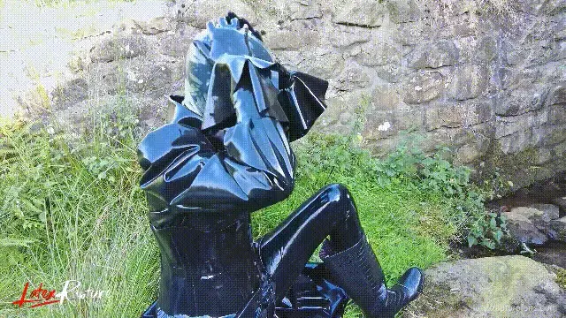 ????NEXT LEVEL????Rubber travel - Double rebreather Double rubberized, I walked to my next destination. My rubber face was not noticed so I decided to continue the journey by hitchhiking. Of course, my pussy was faster and had to get relieved. It was time for the double rebreather isolation in public.