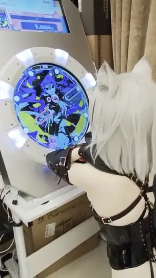 k9+wm组合也太… k9 wm，为什么会想到这种组合<br>kigurumi、人形犬、头套、训练、惩罚、拘束、着ぐるみ、玩娃<br>视频中为特技表演者，请勿模仿视频中的高风险动作！安全第一，健康生活！<br>视频原创者：NaGo_sang 
