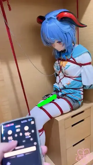 衣柜里好黑>. 衣柜里好黑>.