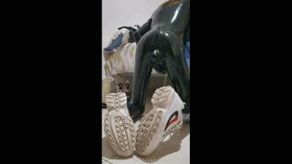Amanda  （Jun 21, 2024） 出自:AmandaLatex<br>Playing in rubber???? latex catsuit with sheath and blowjob hood while wearing my Fila Disruptor ????