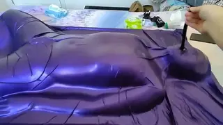 part2：控呼测试过程大公开！ 没一会儿就开始挣扎。<br>呼控、真空床、包裹、挣扎、拘束、强高、玩物<br>视频中为特技表演者，请勿模仿视频中的高风险动作！安全第一，健康生活！<br>视频原创者：圈儿
