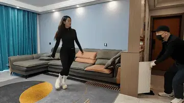 绑架茜茜之胶带/白袜 李大侠原创、瑜伽美女茜茜在家玩手机，被入室歹徒强制捆绑，胶带堵嘴，翻完财务不算，又脱下茜想穿的耐克白袜，用茜茜自己穿的白袜硬塞到西茜嘴里，把茜茜嘴巴撑的鼓鼓的，不放心，又用胶带缠好多圈，手臂直臂捆绑，然后外面有缠上胶带，腿也是，密密麻麻，任由茜茜在地上拼命挣扎，最后还不罢休，竟然脱下自己脚上穿的白袜，捏着茜茜的鼻子，强行塞到茜茜嘴里，胶带封好，带上眼罩，扬长而去，留下茜茜在地上苦苦挣扎....时长61分钟的胶带，白袜堵嘴视频，喜欢此类型的可以关注一下本工作室提供私人定制绳艺视频、定制绳艺体验、约拍模特、牢房体验、私人定制体验、剧本体验、出售配方麻绳、原味、另外招募绳艺模特、视频统一解压密码h123456 定拍联系QQ1642384671加我注明妖狐吧