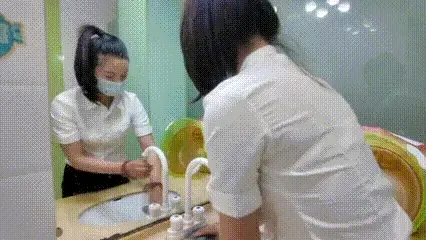 高价的保洁   按照我的要求打扫卫生 手脚固定 骚货保洁勾引我  我实在没忍住才摸摸的 今天特意出高价钱，请了一个保洁   按照我的要求打扫卫生 首先手脚固定 没想到看我人傻钱多，想勾引我 ，屁股撅的高高的，骚货保洁 我实在没忍住才摸摸的。本工作室提供绳艺捆绑模特服务、室外定拍，室内定拍，体验女绳师捆绑服务、体验长时间囚禁服务、绳艺教学培训、专业麻绳销售、作品私人定制、模特原味丝袜出售等，另外本店招募同好合作伙伴。定拍约拍。v:a156185529 注明来意  不闲聊  <br>QQ 156185529注明来意  不闲聊<br>解压密码168168