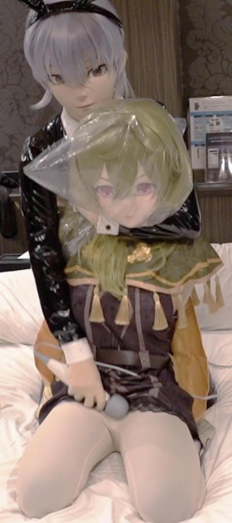 Extreme Breath play (2025.4) 紧身衣是2层——胶衣   zentai<br>头上包了3层——窒熄乳胶头套   头壳   塑料袋套头<br>本来窒熄的就够狠了，再被勒着脖子，用快乐棒强高玩弄，直到濒死生理性乱抽搐蹬腿，玩的奄奄一息。<br><br><span style='color:#b0b0b0;'>[隐藏文字，购买后可见]</span>