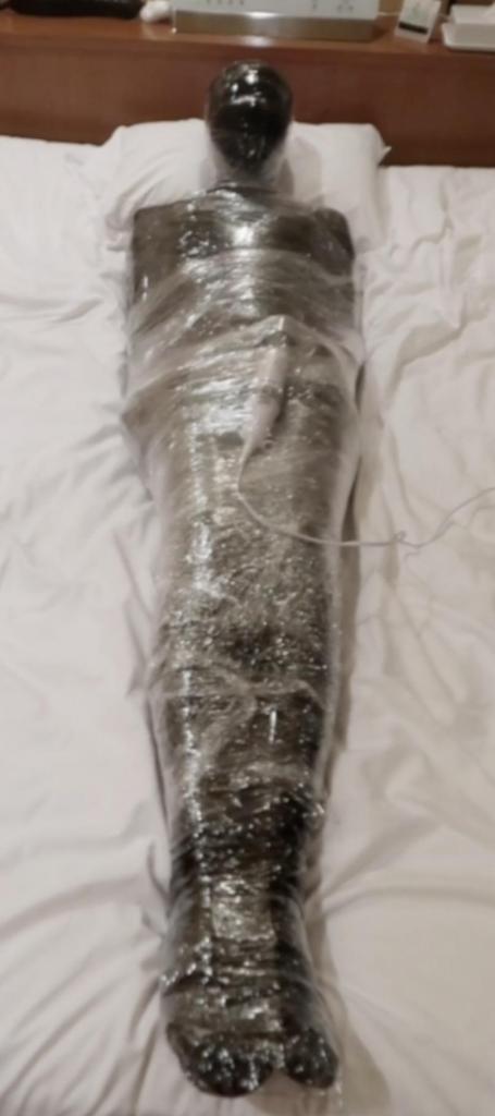 Mummy play 全包胶衣   微孔乳胶头套   保鲜膜木乃伊包裹   快乐棒强高   窒熄<br><br><span style='color:#b0b0b0;'>[隐藏文字，购买后可见]</span>
