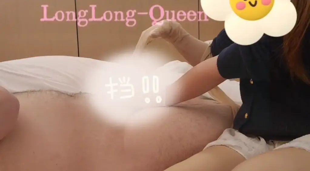 顶不住压力的狗狗  龟头责 医疗手套  丝袜责 原味堵嘴  丝袜控  射后责    榨汁  寸止   束缚 榨精  刑罚 捆绑 QZZJ009.临时约的狗狗挑战丝袜责榨汁。快过年了有点忙，抽个时间更新一个。龙龙双手戴上医疗手套，右手额外套上了原味肉丝袜儿，那右手是地狱，左手是享受。肉丝儿对准龟头，慢慢的前后碾磨。丝袜表面那层极细的摩擦感像无数小舌头同时甜果最敏感的冠状，狗狗立即紧绷，呼吸变慢，发出嘶嘶的之声，果然是最真诚的声音，嗯哼，美妙极了。龙龙只有轻笑，加重力道，来回画圈，小龟头被丝袜包裹之下上下套弄，摩擦的发亮，发烫。想射？节奏慢下来，卡住爆发的节奏，加点润滑油，休息3秒够了咧，这次丝袜拉直，盖下龟头，丝袜两端一上一下，最经典的刺激，没那么容易鲍汁哦。切换光滑的手套，像裸指一般握住敏感的龟头玩弄，又让狗狗拥有想射的欲望，想射？，，，不行，又得切回丝袜。狗狗最终忍受不了，叽叽还是向丝袜低头鲍汁，但是丝袜不会因为鲍汁停下噢，丝袜爱上了射后责呦......<br>联系龙龙企鹅咨询1428942818，原企鹅异常。推X @changshalongs 坐标长沙，只喜欢全包，榨汁和龟头责的龙龙 龙龙穿丝袜较多，天冷没有重口味，龙龙有好用，不贵的睡袋需求可以联系龙龙，一般自用一晚，不洗  睡袋主要为缎面，丝绸类，做裙子的面料