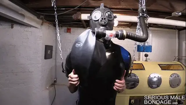 AZ - The Good Gimp 【中文乳胶男M】TAG：防毒面具、呼吸控制。我带了两件重金属束缚装备，当它们结合在一起时，可以使奴隶完全无助。AZ是一个乳胶控，所以他自然自愿成为我们的测试对象。SFDom and I visited our friend HotHardHat again, the heavy rubber guy in the New York area who owns the iron long. While we were there, AznBoundJock (AZ) and Sir Malice who live in the area joined us for some rubber and metal bondage fun. In addition, the owner of the house HotHardHat joined in to help us when needed.<br><br>I had brought two pieces of heavy metal bondage gear, which when combined, can render a slave completely helpless. AZ is a rubber bottom, so naturally he volunteered to be our test gimp.<br><br>Sir Malice (with the red baseball cap) is rather new to participating in our videos, and we were happy that he could join us. As a domme in the New York area, he seems well versed in both rubber and bondage. Between Sir Malice and SFDom we had ample help securing AZ.