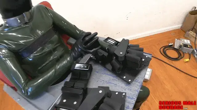 Self Bondage Electromagnets Part-12 【中文乳胶男M】想象一下，你被锁在这把椅子上过夜，还有手部磁铁、沉重的全包头套和项圈，以及塞满嘴巴的口塞。这就是我喜欢的场景。我喜欢严肃的束缚装备，这种设置绝对严肃。享受！Here's a short video which highlights a pair of self-bondage electromagnet hand restraints. These devices are the most exciting restraint I have seen in a long time. They were given to me by BondageFan70. He's from Germany and brought these restraints to me as a gift during his last visit. They were made by a friend of his who enjoys self-bondage. Clearly this friend is a sophisticated high-tech kinky inventor with a knowledge of mechanics and 3D printing!<br><br>In this video I show these hand magnets in detail, and with the help of my friend PupJakeSF we demonstrate how easily his latex gloved hands and fingers slip into these restraints and lock. Imagine being locked in this chair for the night along with the hand magnets, the heavy StudioGum hood and collar, and the mouth-filling Silencilicone gag.  This is my kind of scene. I like serious bondage gear and this setup is definitely serious. Enjoy!<br><br>WARNING - Self-bondage is extremely dangerous. This video should be used for entertainment purposes only. It's best to leave self-bondage as a fantasy. The dangers of self-bondage can't be anticipated, and you only discover them once you're secured and helpless. Play safe.