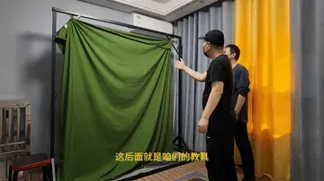 新工具之教学 李大侠原创、刚刚准备好新工具教学，听到敲门声，会员一到，进到调叫室，打开幕布，后面吊着一个美女，这就是今天给会员讲解跳D和棒棒的使用方法，如何束缚，那个部位敏感，如何发现模特快要高潮了，如何控制，整体教学下来。会员学的非常满意，提出来想把模特带回家继续学习，，，，只要钱到位，哪有不行的道理，会员抱着已经被棒棒弄的腿软的模特回家去了...本工作室提供私人定制绳艺视频、定制绳艺体验、约拍模特、牢房体验、私人定制体验、剧本体验、出售配方麻绳、原味、另外招募绳艺模特、视频统一解压密码h123456 定拍联系QQ1642384671加我注明妖狐吧，需要解压两次，密码一样