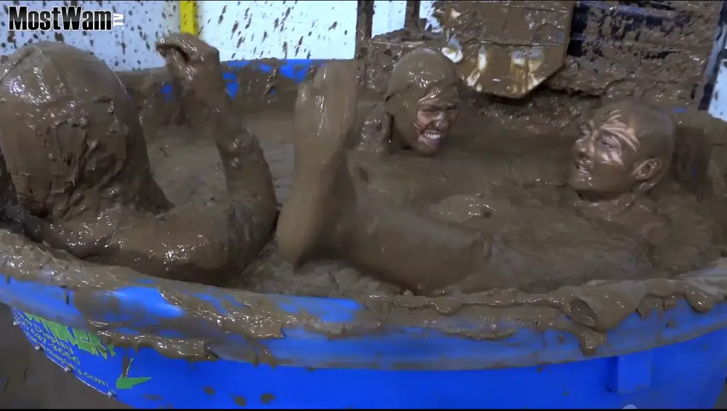 MudDunk Episode 20 Ania And Casey Ania and Casey play Higher Or Lower.<br>The girls guess if the next card will be higher<br>or lower than the last.<br>Every time they get it wrong they get<br>Dunked into our Mud.<br>Charlotte might also get a little bit muddy<br>again.<br>includes Wash Off.