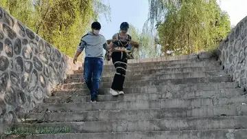【山鬼工作室】绳模天花板李珂儿假期与主人户外·玩耍，巧遇路人很紧张。 【山鬼工作室】（特别标注曾经上传视频链接丢失被下架，凭购买记录加我领压缩包）李珂儿户外与主人调皮玩耍，各种调情，蹦蹦跳跳的，户外惩罚sp，返程瓶盖喝水，路上勾引主人。解压密码sg456，【山鬼工作室】面向全国爱好者开放，本店提供绳艺捆绑模特服务，体验女绳师捆绑服务，体验长时间囚禁服务，绳艺教学培训，绳艺交流会，场地出租，专业麻绳销售，原创视频套图销售，作品私人订制，模特原味丝袜出售等，另外本店招募同好合作伙伴。微信:15670557280(司瑶）QQ:1077384455（司瑶）