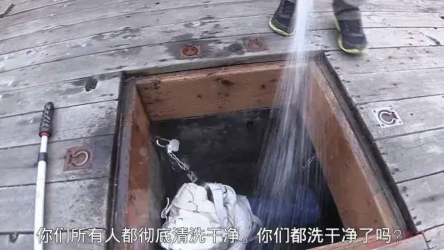Two Hours 【中文男M】TAG：地牢放置、拘束衣。两个小时似乎不多，但当KinoPayne在黑暗中被束缚在地下甲板牢房里时，感觉比几个小时要长得多。Dart_Tech抓住花园里的水管，用冷水把他完全湿透了！我当时正在拍摄视频，我简直不敢相信他会这么做。奇诺完全湿透了，无法躲避从水管里喷出的水。Two hours doesn't seem like much, but when KinoPayne was straitjacketed and shackled in the underground deck cell, in the dark, it felt like much longer than a few hours. This is a hot video featuring Dart_Tech and our new friend KinkPayne (both on FetLife). Kino is a Shibari rope bondage sub, but he is expanding his interests to include other types of bondage. He was interested in experiencing our deck cell, so Dart_Tech picked out the gear and setup an infrared GoPro camera so we could monitor Kino.<br><br>The two hours passed without a problem. Kino did a lot of struggling, which allowed him to enjoy the feeling of the restraints. Our GoPro recording device crapped out not long after we started the scene, so we only captured a few minutes of Kino's grueling ordeal. This wasn't a problem though, because the best part was yet to come.<br><br>When it came time to pull Kino out of the cell, Dart_Tech grabbed the garden hose and completely drenched him with cold water! I was shooting the video, and I couldn't believe he was doing this. Kino was completely soaked and had no way to dodge the water shooting from the hose. Frankly, this was a hot scene, and I'd like to try it sometime later in the summer when it's warmer weather.