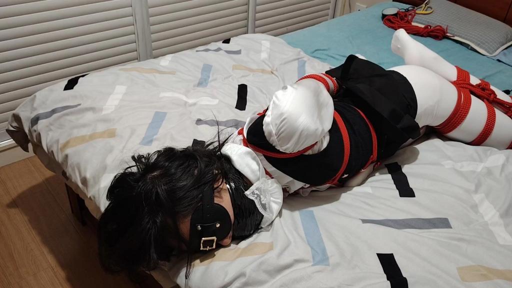 白丝红绳驷马震动棒放置 之前玩的存货，想要又不给，追着棒子蹭，虽然大部分时间都在放着不动，但近期又实在没拍（光顾着玩了没拍视频！）就这样吧，依旧质量不给就便宜卖