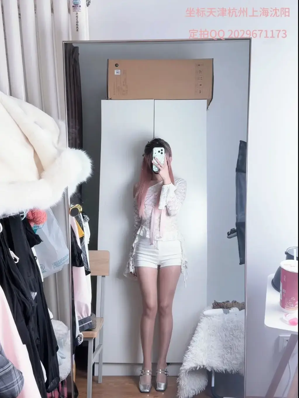 简单的自录定拍，自缚，zw，捆绑 女主穿着老公喜欢的衣服，由于老公长时间出差不回家，很想念，只能自己在家娱乐，幻想着老公在身边，我的手就是老公的手。先在镜子面前展示自己的服装和身材，诱惑一下老公，然后女主把自己的大腿和小腿用绳子固定住，随后展示，开始用手抚摸，双腿挣扎，随后开始用棒棒安慰自己，让自己更舒服一些，声音也随着此起彼伏的，老公一定会喜欢的。后面坐在地上，用手抚摸着大腿和小腿，还有胸部，好舒服啊，棒棒也不能落下，啊～怎么办，好舒服，要忍不住了，想gc了，老公可以吗，求求了，要忍不住了。啊！～，对不起老公～享受完了<br><br>雪儿坐标天津，经常去鞍山上海杭州，暂定3月中上海，想面基的宝宝提前联系哦。<br>夕颜坐标天津，周边可巡游，双偏M<br>舞蹈生汐汐月底返校，喜欢一字马，极限捆绑的可以定拍啦<br>工作室长期招聘素人女生，女绳模。提供拍摄绳模服务，女M陪玩，提供线下，线上课，约绳体验，约绳模练绳体验，拍照服务。<br>然后日常可以找雪儿聊天，提建议，说出自己的期待哦~防失联V在工作室首页{平时不咋回复的}，百度网盘的更高清，下载后先解压，然后改后缀为MP4，解压密码xueer<br><br>推：@juanjuan020309（之前的被封了，榨汁现在发布了了）定拍，服装赞助，原味，体验课，约绳请＋Q2029671173 工作室V:zqxpf520