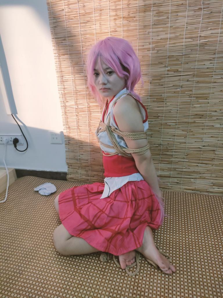 原神八重COS服+超紧紧缚+跪缚+丝袜蒙眼+白丝堵嘴+黑丝诱惑 八重COS服、海老缚跪缚、丝袜蒙眼、白丝堵嘴、黑丝勒嘴、脚趾、SP打屁股、放置、希望大家喜欢谢谢