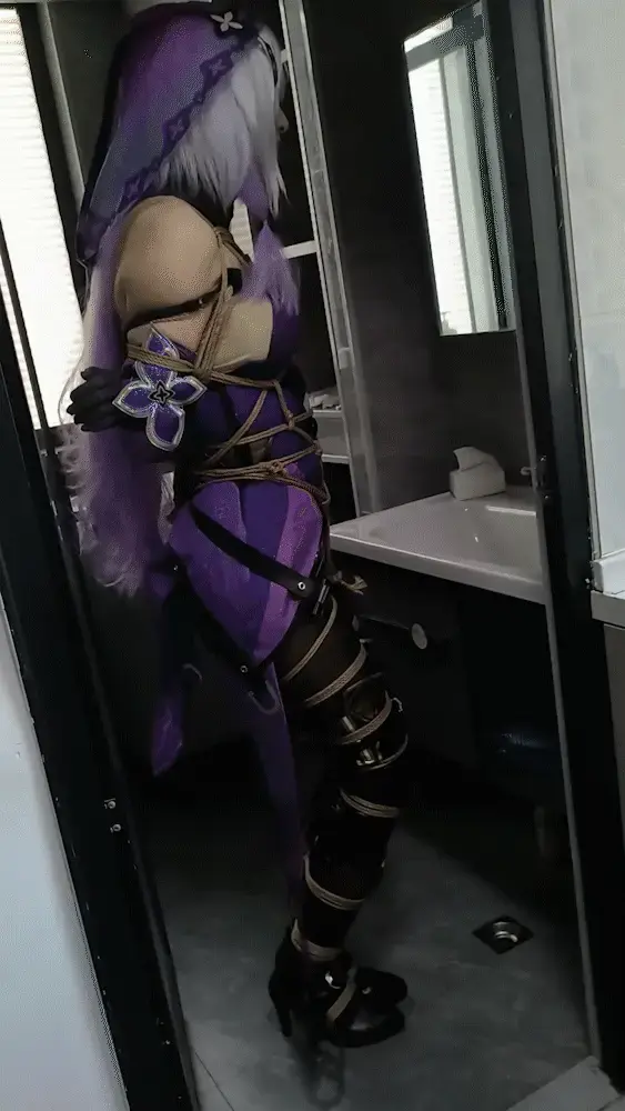 神秘出手女，黑天鹅女士的紧缚挣脱尝试 高颜值cos崩铁黑天鹅，龟甲 吊缚 后手缚，紧缚挣脱游戏