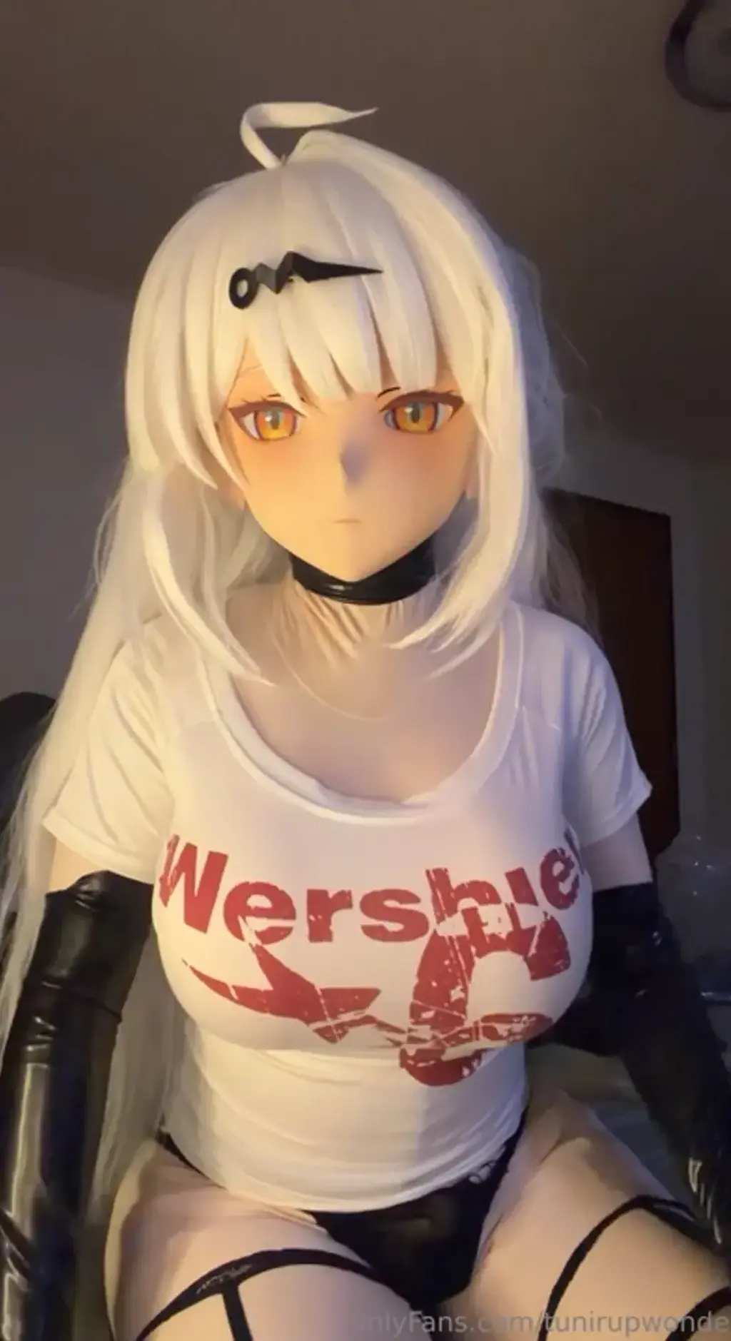 CharlotteTW（Mar 14，2026） 出自Charlotte TW.3月会员限定<br>Yixuan Shifu with casual clothes and under the mask is something special<br>伪娘kigurumi乳胶头套窒息自嗨