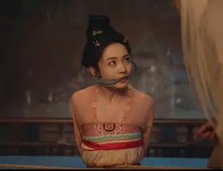 古装剧美女KB片段 小美女真可怜，被绑架就算了，还被各方势力抢来抢去！
