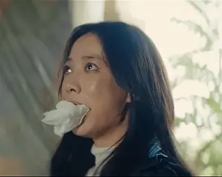 国产影视剧KB片段 男人在废墟里勇敢救下美女，还以为他是个好人。谁知过了几集男人就绑了她的干女儿