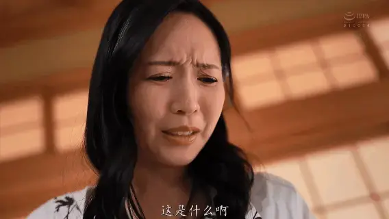 Madonna専属2周年記念  沖宮那美 緊縛解禁！！ 麻縄に溺れた人妻 41分钟紧缚大片，中文字幕版本，多种绳缚，人妻，SM调教，失禁，滴蜡，人体固定，放置，丝袜，上司，后面有换妻玩弄内容，特别带劲，咋看咋有感觉<br><br>正片内容远比截图精彩<br>番号：<span style='color:#b0b0b0;'>[隐藏文字，购买后可见]</span><br>官方作品简介：为专属2周年纪念特别解除束缚！那美被安排到丈夫的上司小泽家中担任家政妇。于是她偶然偷窥到了小泽夫妇的SM游戏……<br>虽然对那些扭曲变态的趣味感到困惑，却始终无法从脑海中抹去，只能偷偷地持续窥视着。但最终，这一切都成了小泽所知的范围……<br>那美任由失禁的水流冲刷，全身被捆缚高举，任由他人摆布。初次得知的新快感，让她的肉体开始渴望更进一步的刺激……。<br><br>1080P高清画质，带中文字幕<br>解压密钥666666，网盘文件下载后，解压到最后一层得到mp5文件，修改后缀为.mp4即可<br>感谢妖狐平台诸位老哥审核，感谢各位同好老铁支持！