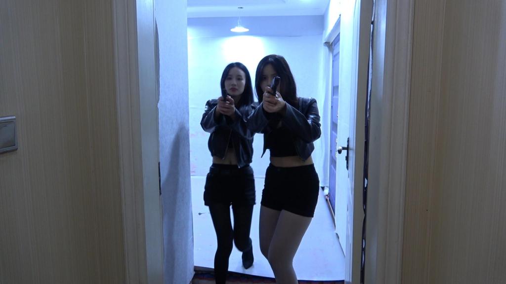 双双对峙-下 这是一个自定义视频。定制内容包括女演员、服装、剧情等。期待与您的合作 QQ：3776089676