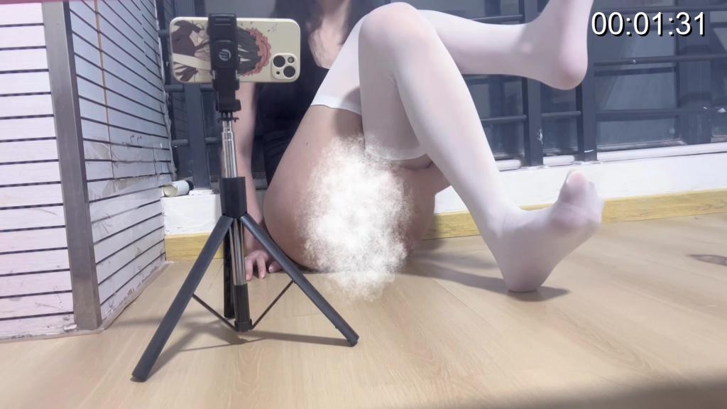 舞蹈服连续射精 本期服装为舞蹈服跟白色长筒袜，在手淫自慰后立刻用自动飞机杯强制二次自慰不停歇，最终在强烈的刺激下连续射精两次<br>ps：过几天会更新男娘大学的下一期这段时间水一下视频QAQ<br>定拍  原味 Q3822815609<br>vx：ffuningna <br><br>备注：招募潍坊同城的或者附近省份的有合拍意向的女模特<br>招募会绳艺的老师一起合拍（无论男女或者男娘）